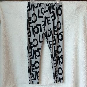 Bobbie Brooks LOVE leggings